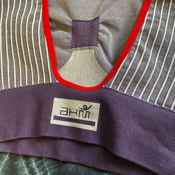 Wolf and Badger crop top - Picture 4 of 4